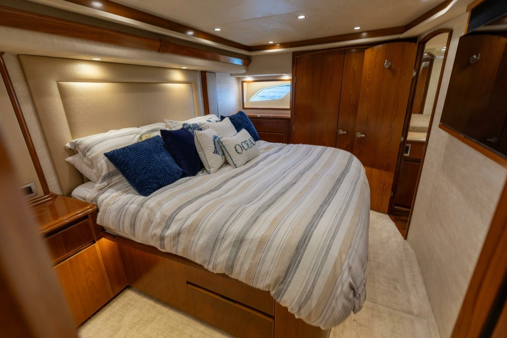 2015 Viking 70 Convertible - Image 14