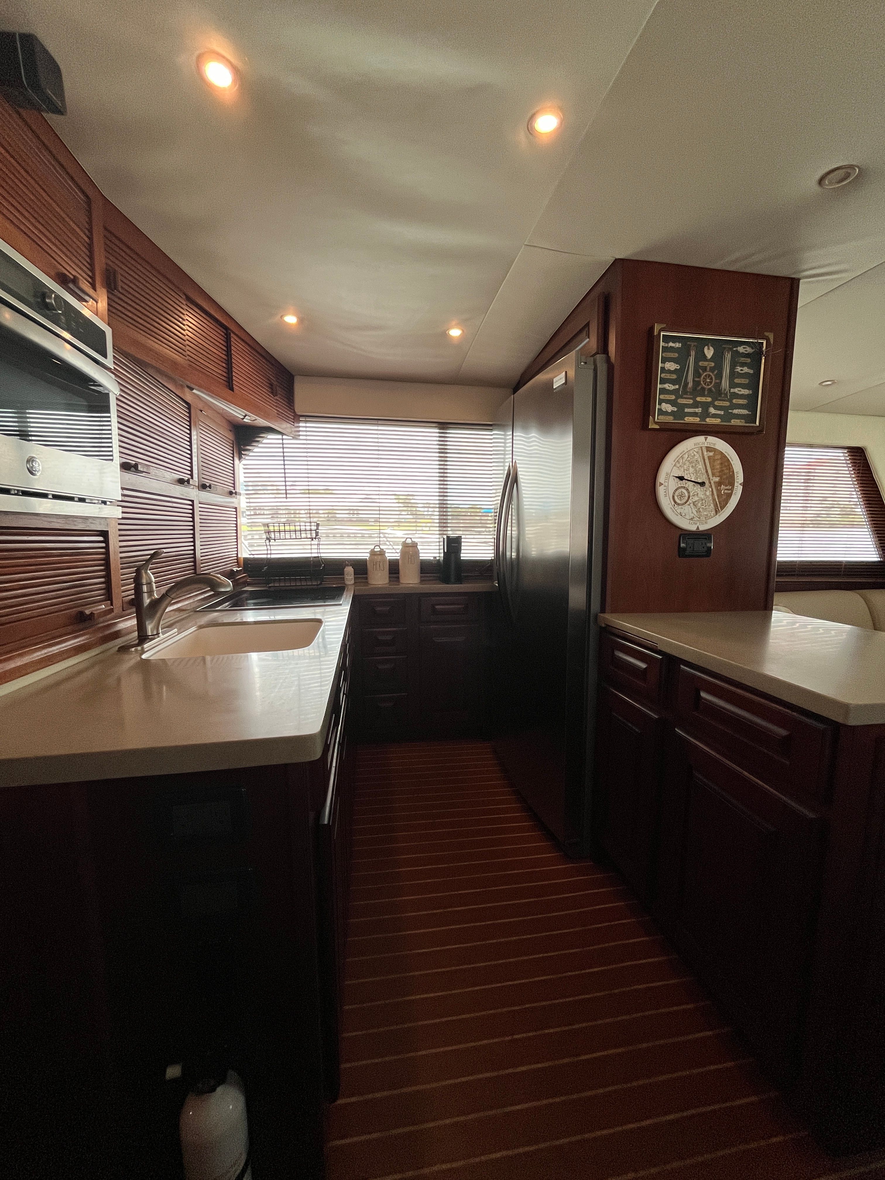 1980 Hatteras 55 Convertable - 30