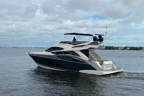 2017 Marquis 500 Sport Yacht
