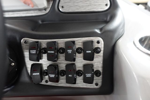 2025 Flagship Pontoons D25CU XT Tritoon - 16
