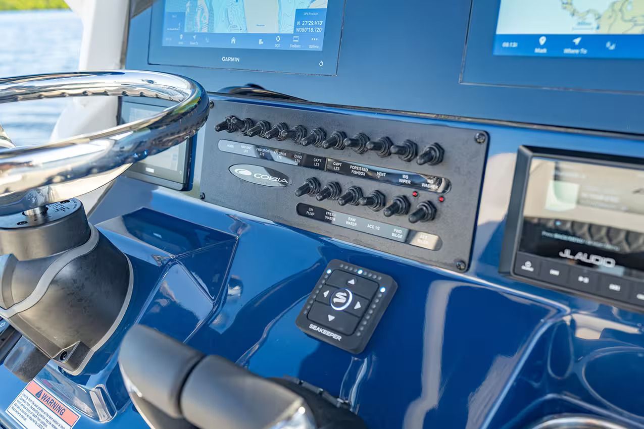 2027 Cobia 245 Center Console - 12