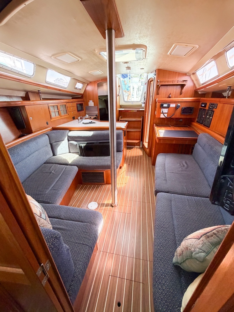 2005 Hunter 36 - Image 51