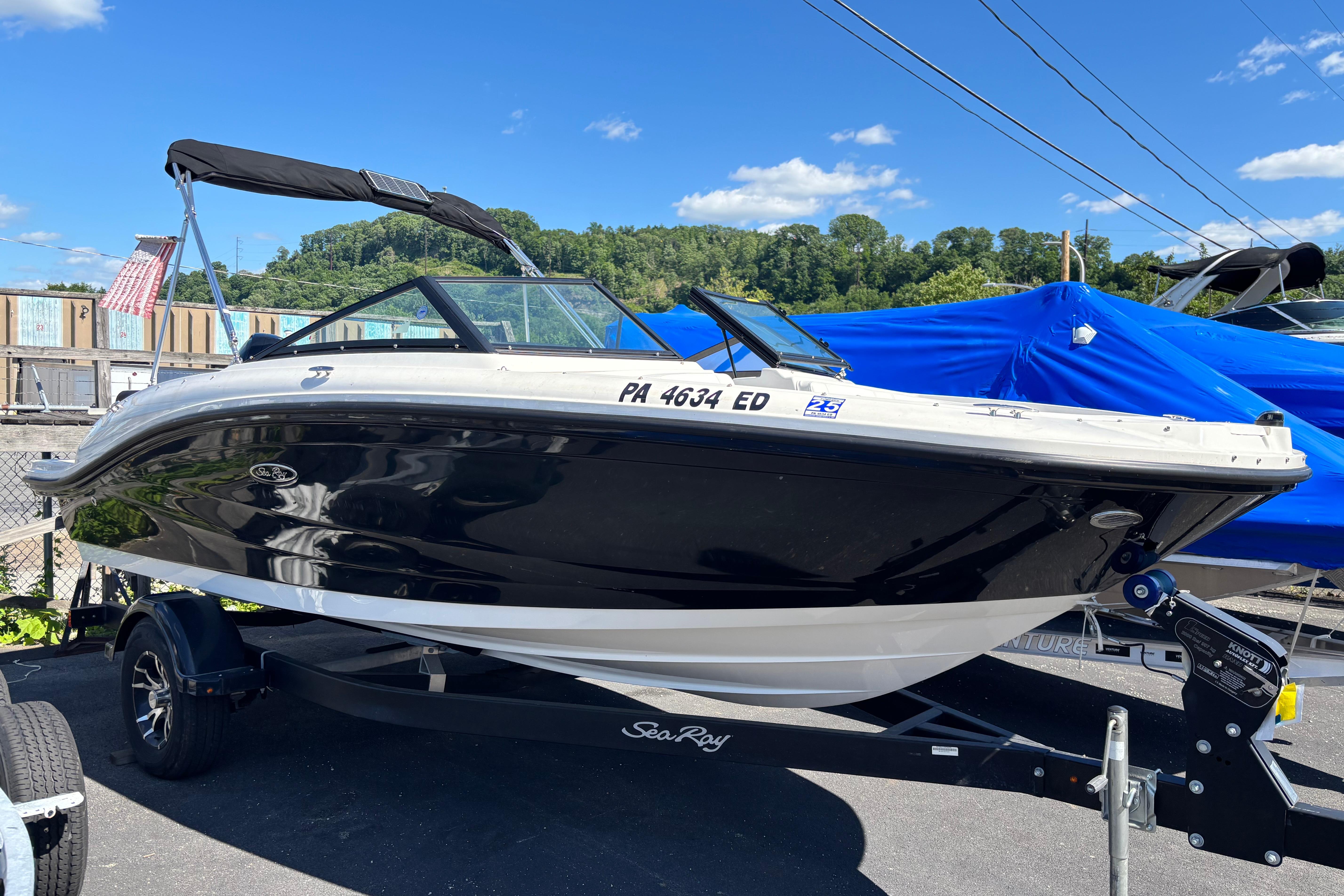 2022 Sea Ray SPX 190 Outboard