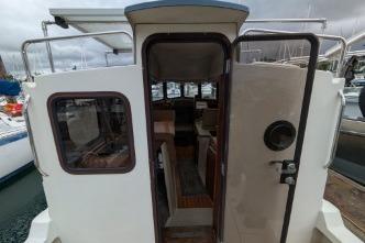 2008 Ranger 25 cabin entrance at a marina.