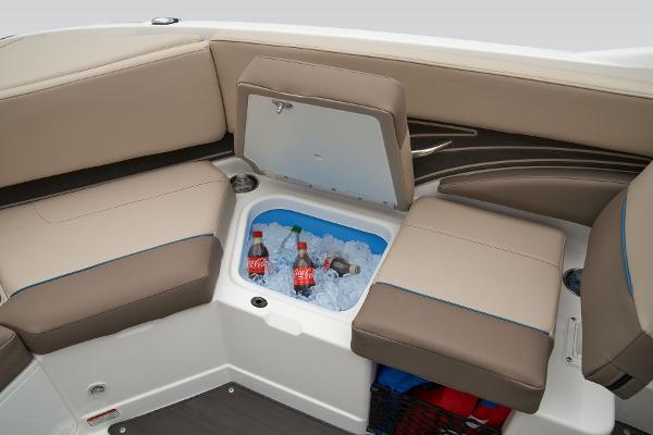 2025 Tahoe 210 S - 44