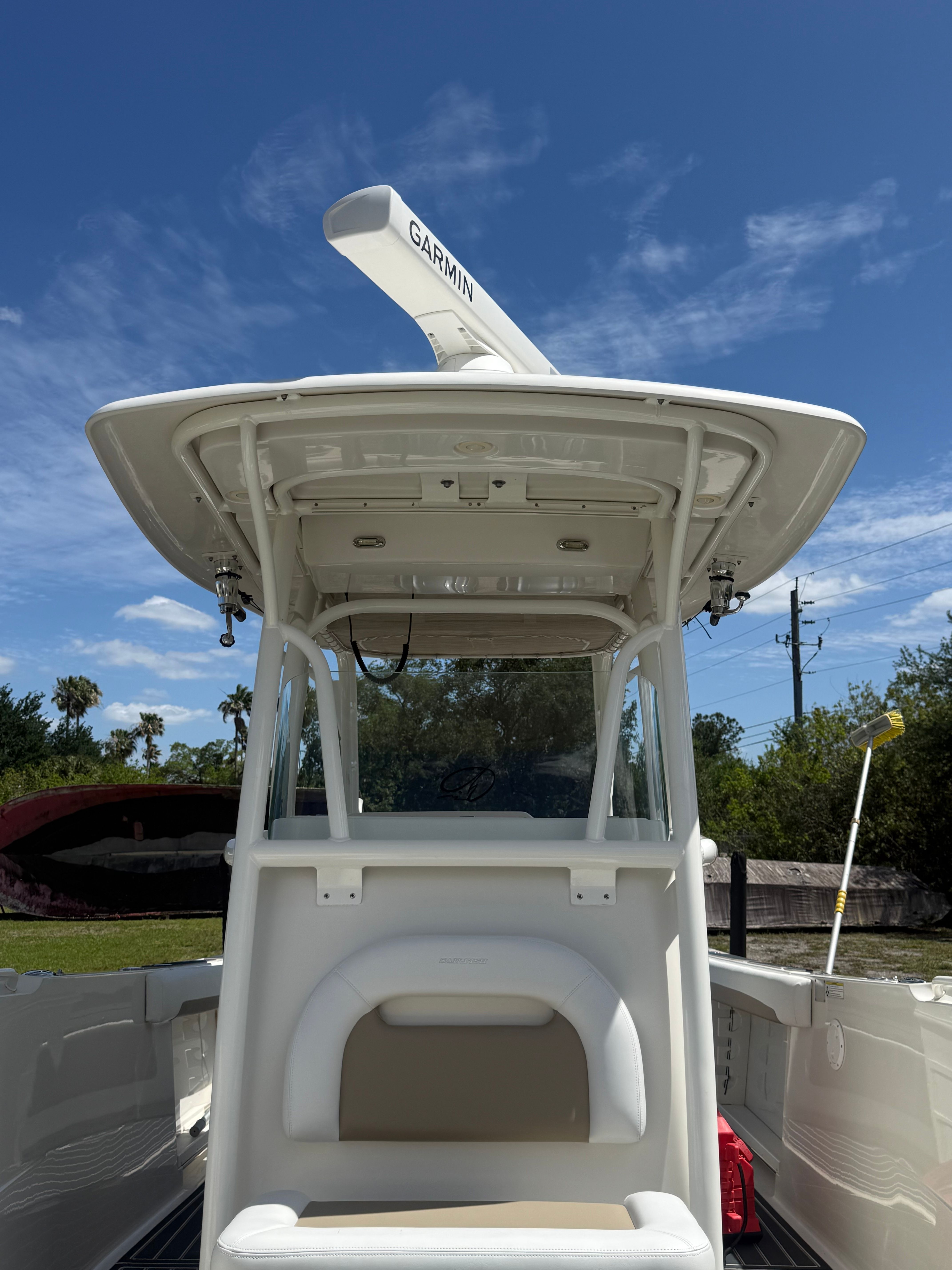 2015 Sailfish 290 CC boat with Garmin equipment.