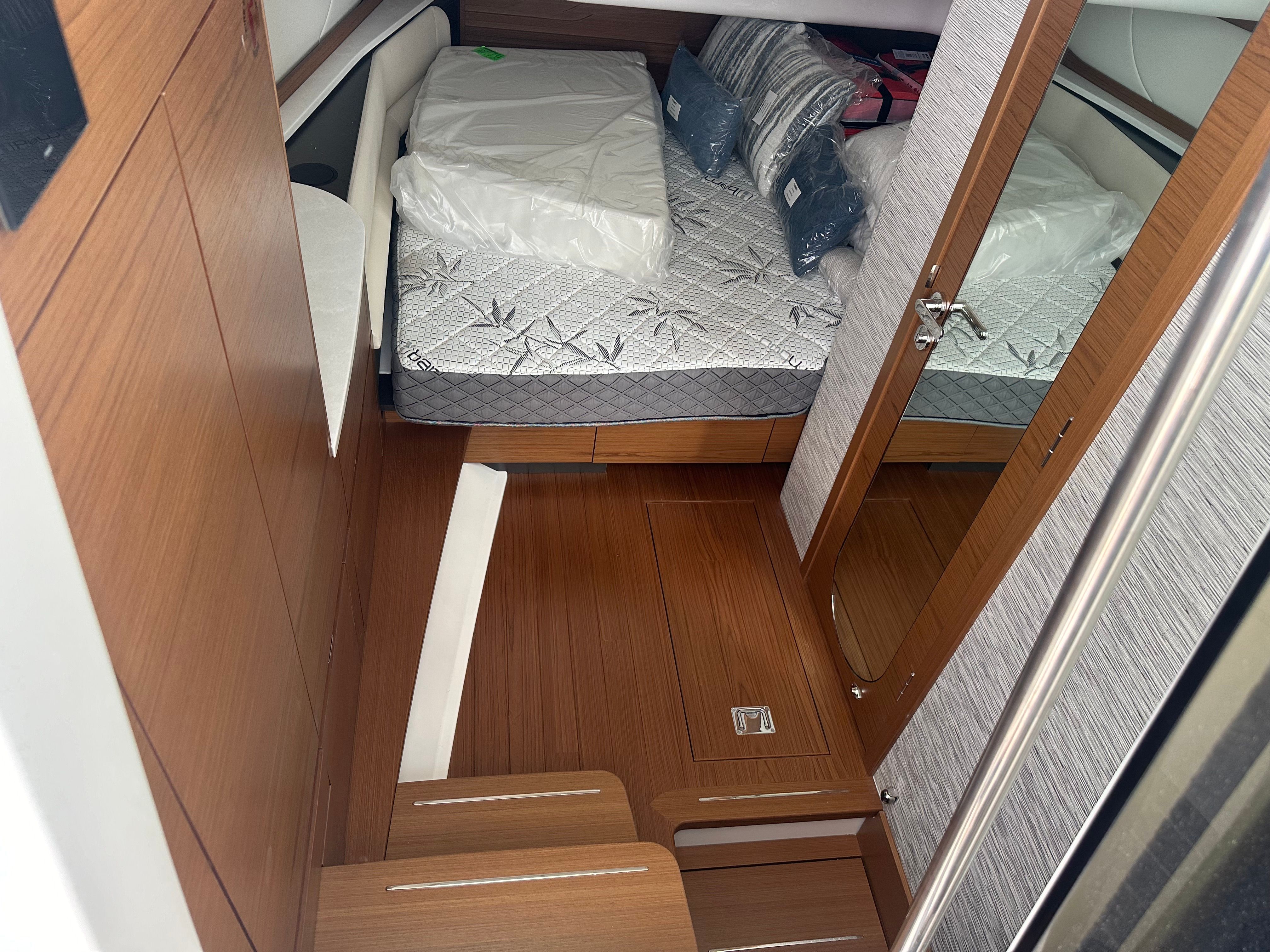 2026 TIARA YACHTS 39 LS - Image 15