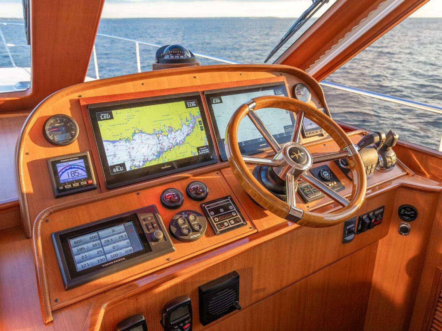 2014 Hunt Yachts — - Image 18