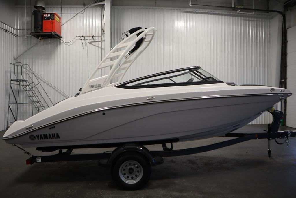 2026 Yamaha Boats 195S in a showroom, side view on a trailer.