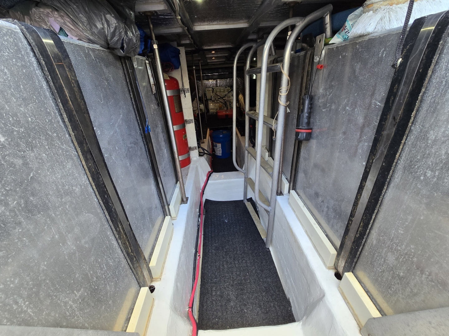 2001 Carver 570 Voyager Pilothouse - Image 12