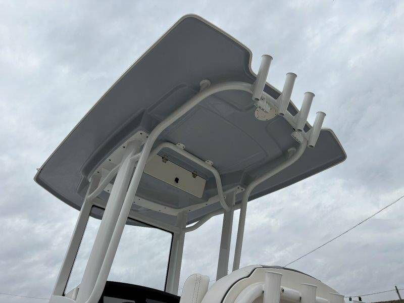 2026 Robalo 246 Cayman - 26