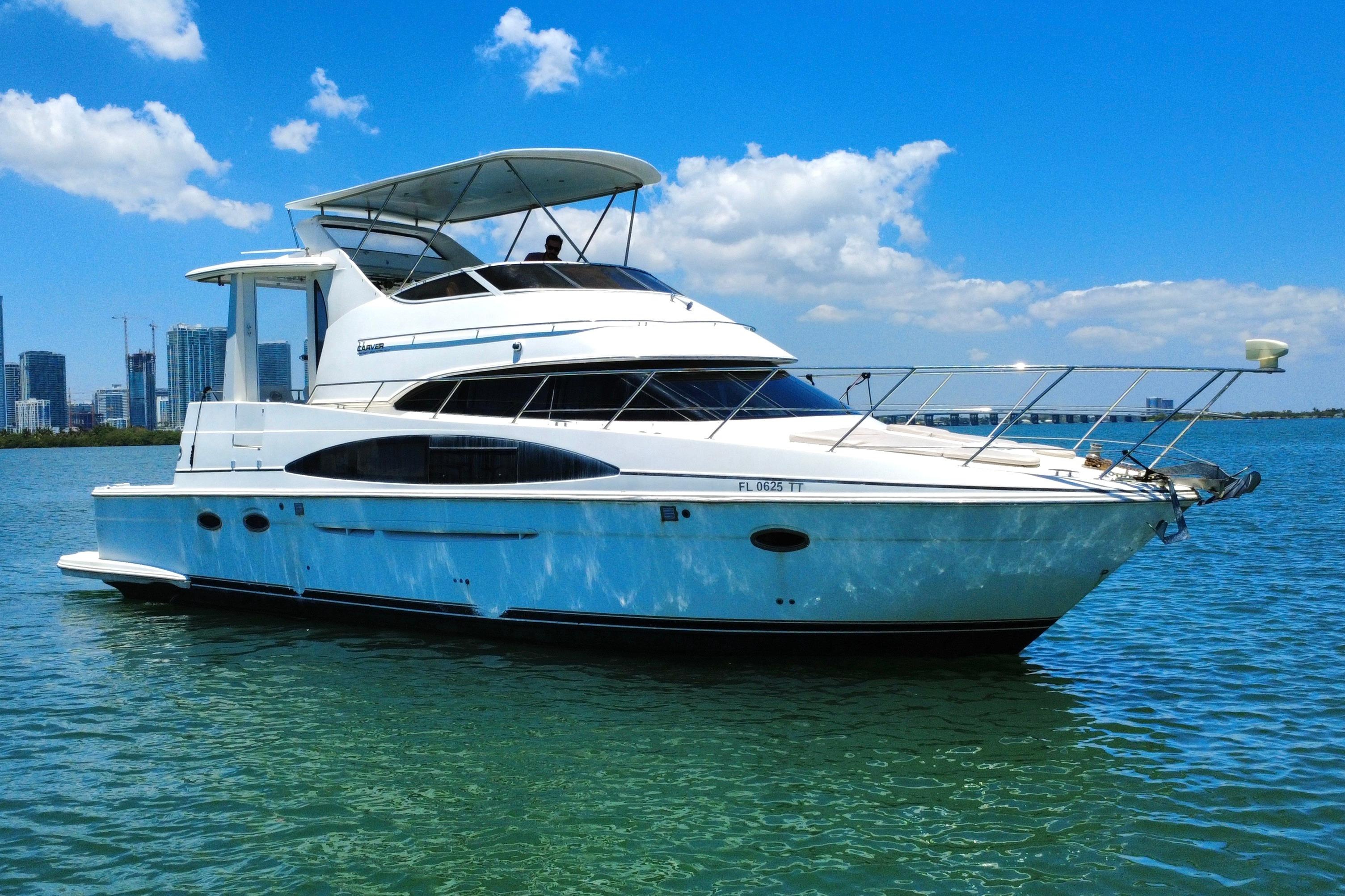 2004 Carver 444 Cockpit Motor Yacht
