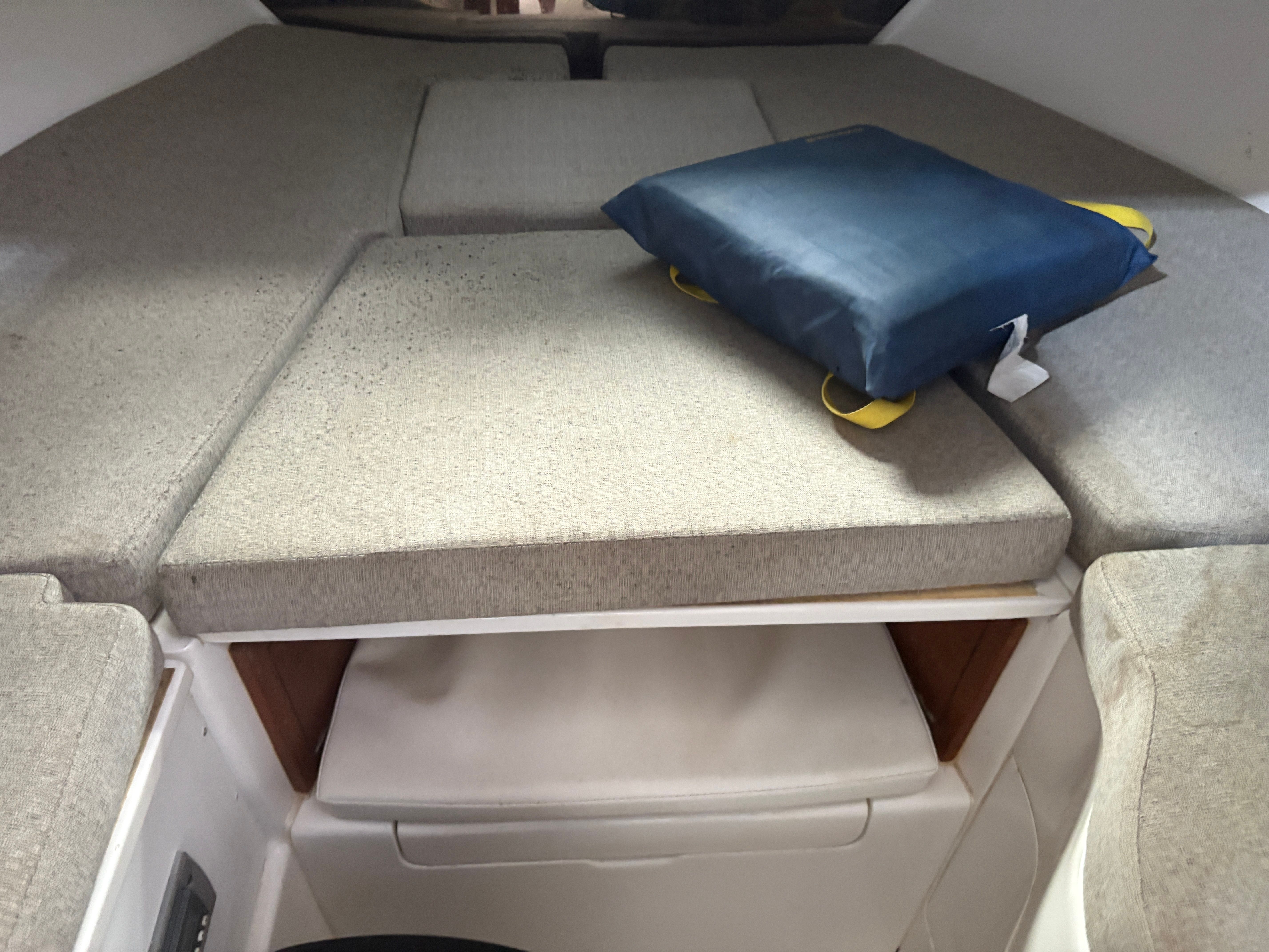 2002 Intrepid 322 Cuddy Center Console - 56