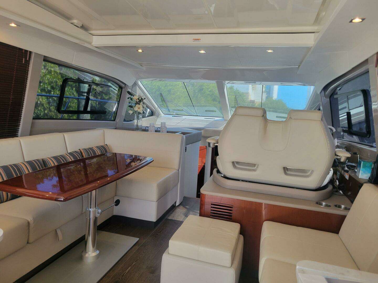 2017 Sea Ray Sundancer 460 - Image 5