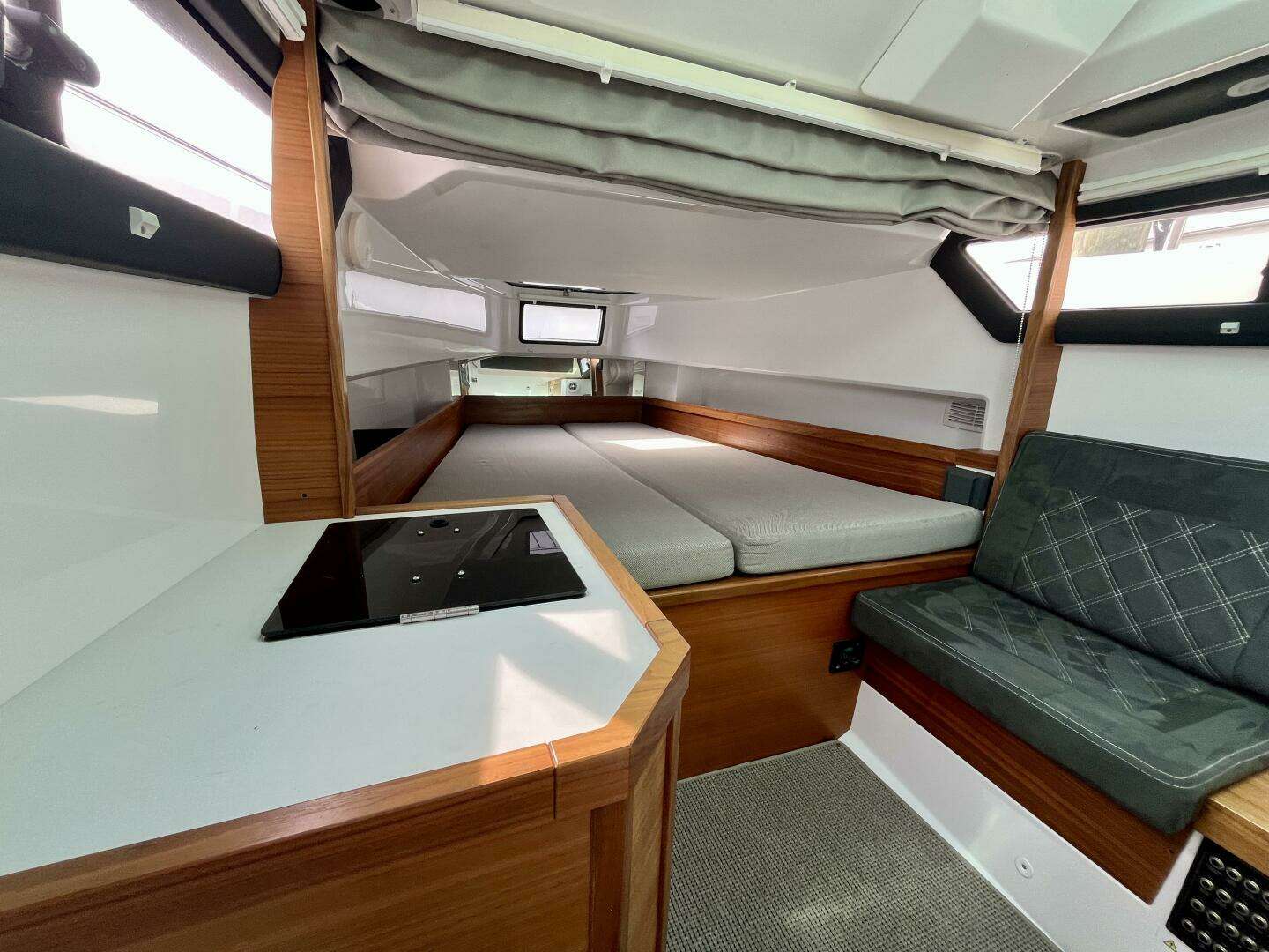 2018 Axopar 37 Sport Cabin R - Image 26