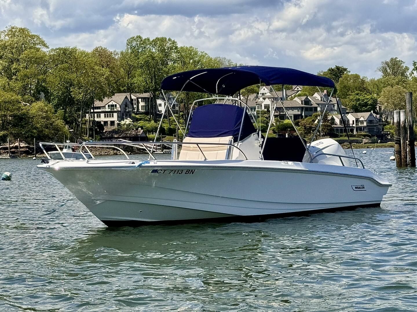 2022 Boston Whaler 220 Dauntless