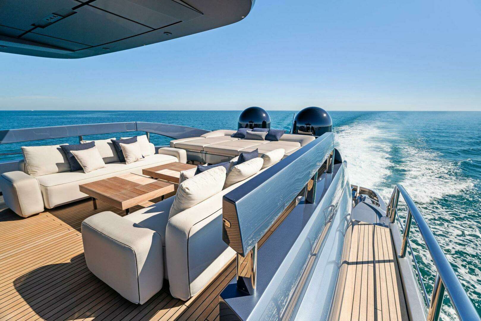 2023 Pershing GTX Motoryacht - Image 30