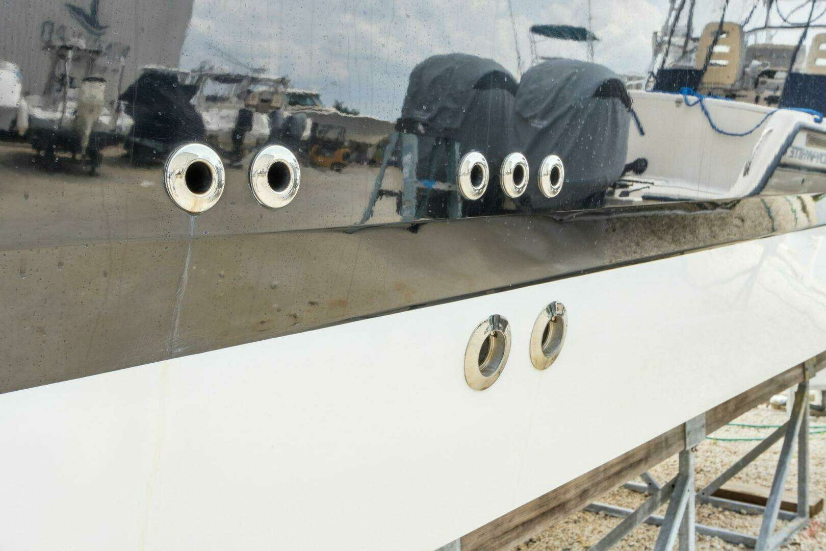 2023 Wellcraft 352 Fisherman Center Console - Image 4