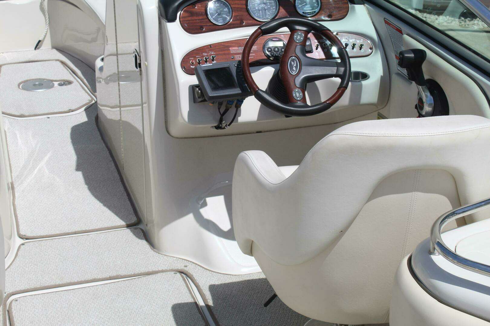2008 Sea Ray 240 Sundeck - Image 15