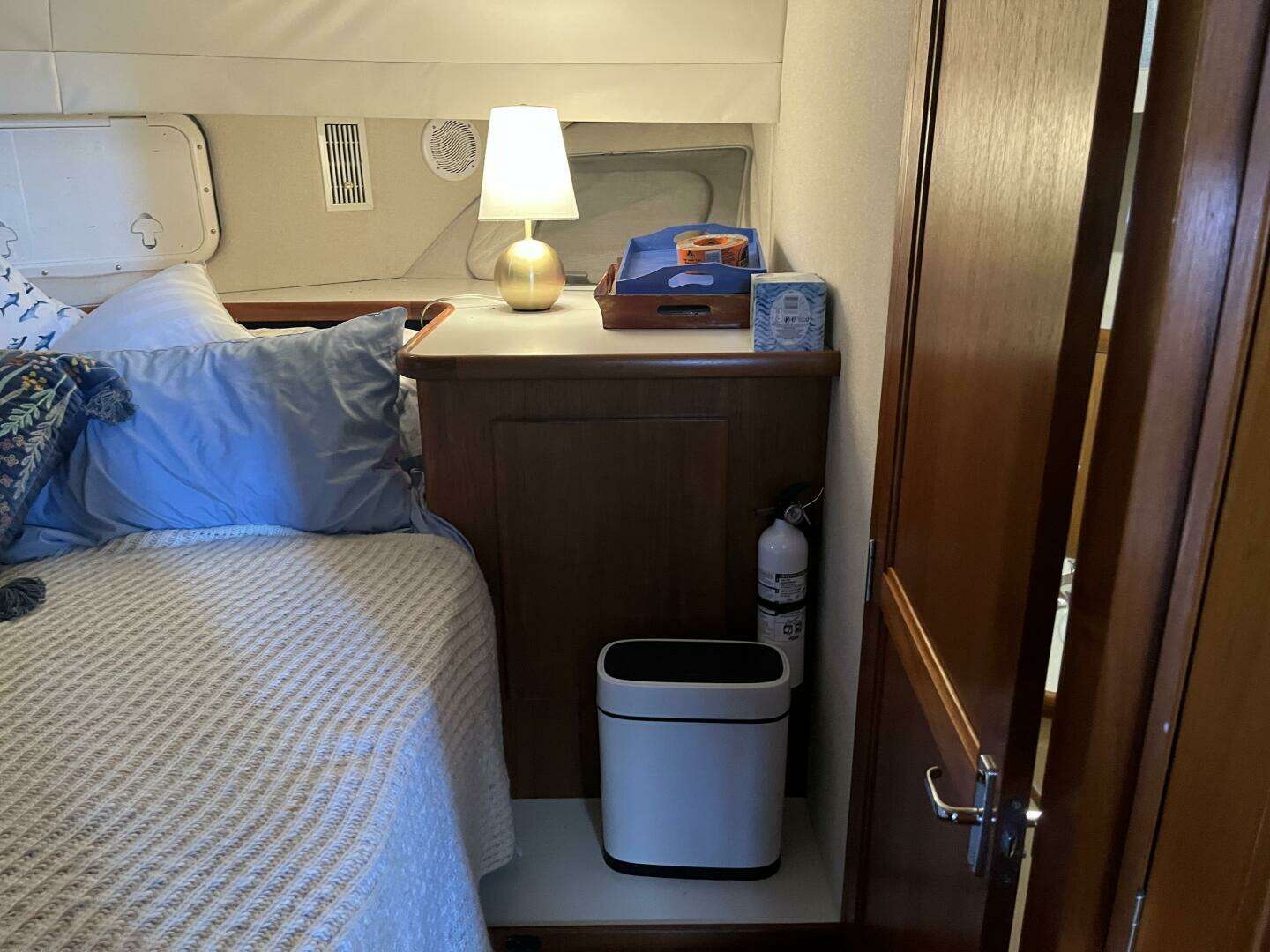 1995 Carver 440 Aft Cabin - Image 34