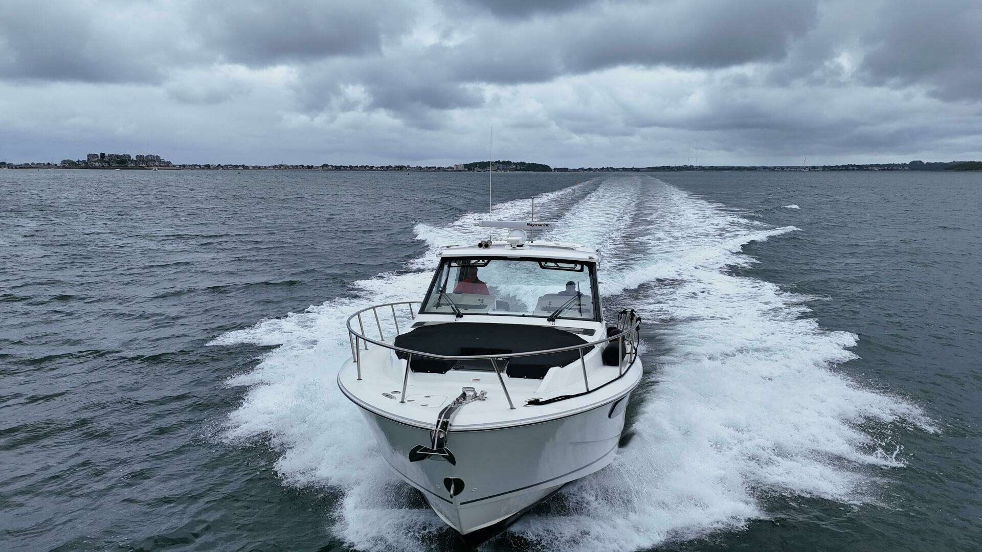 2021 Boston Whaler 405 Conquest - Image 15