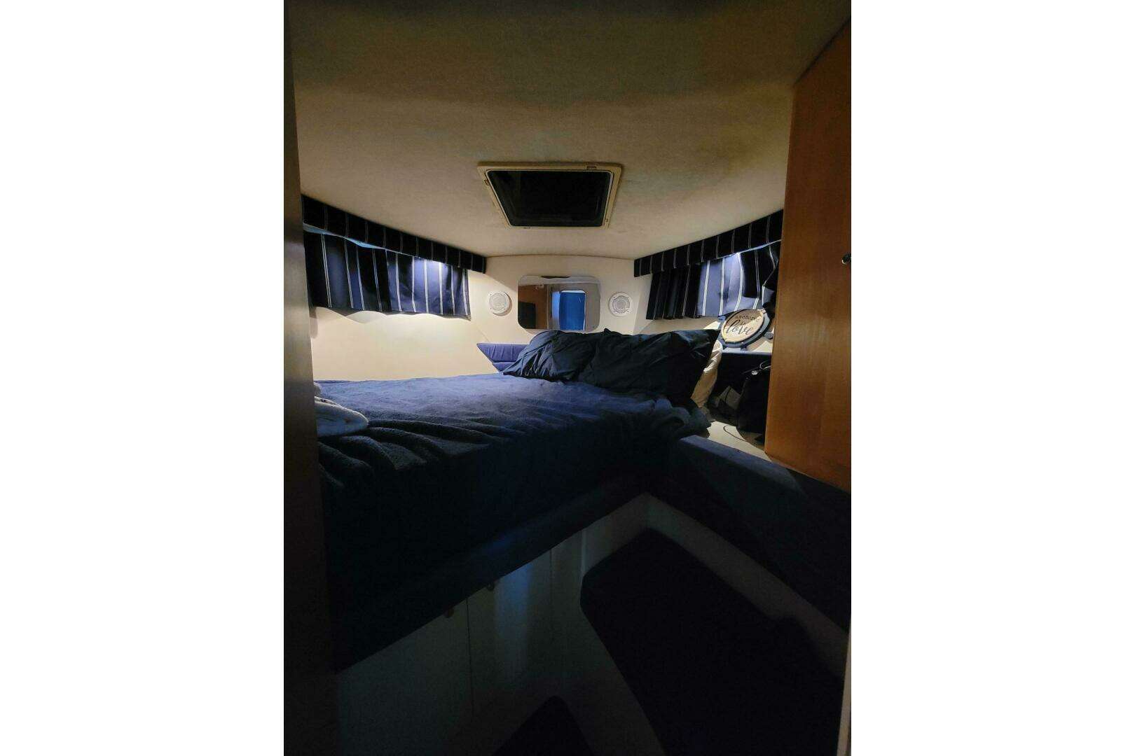 1996 Carver 320 Voyager - Image 48