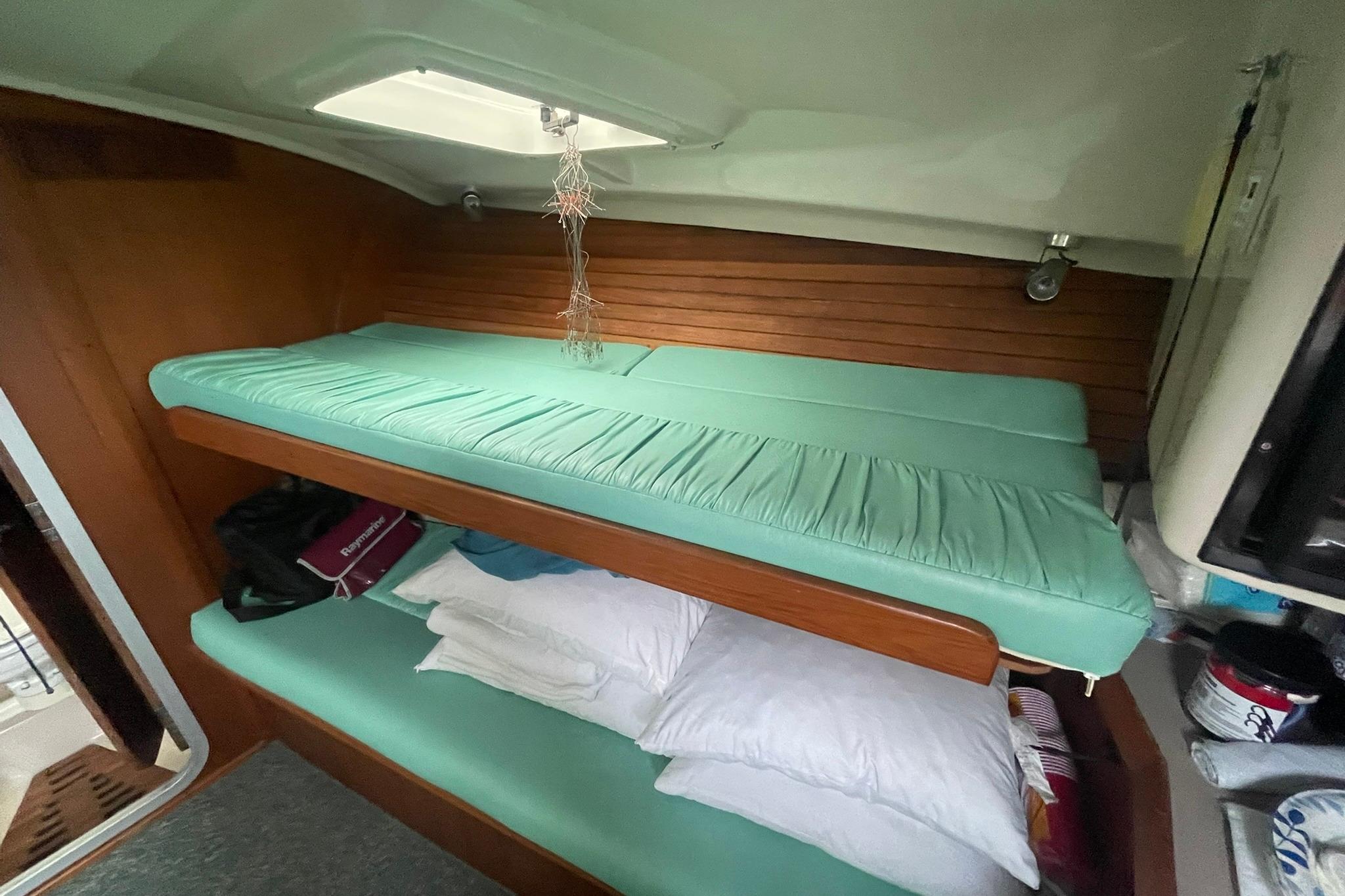 TWIN BUNKS FLIP-UP BACK REST PULLMAN BED