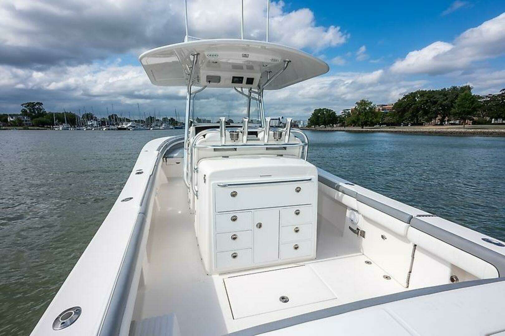 2018 Regulator 34 FS - Image 6