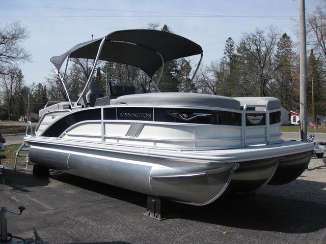 2026 Bennington 22MOFBSF Tritoon w/200hp Mercury OB