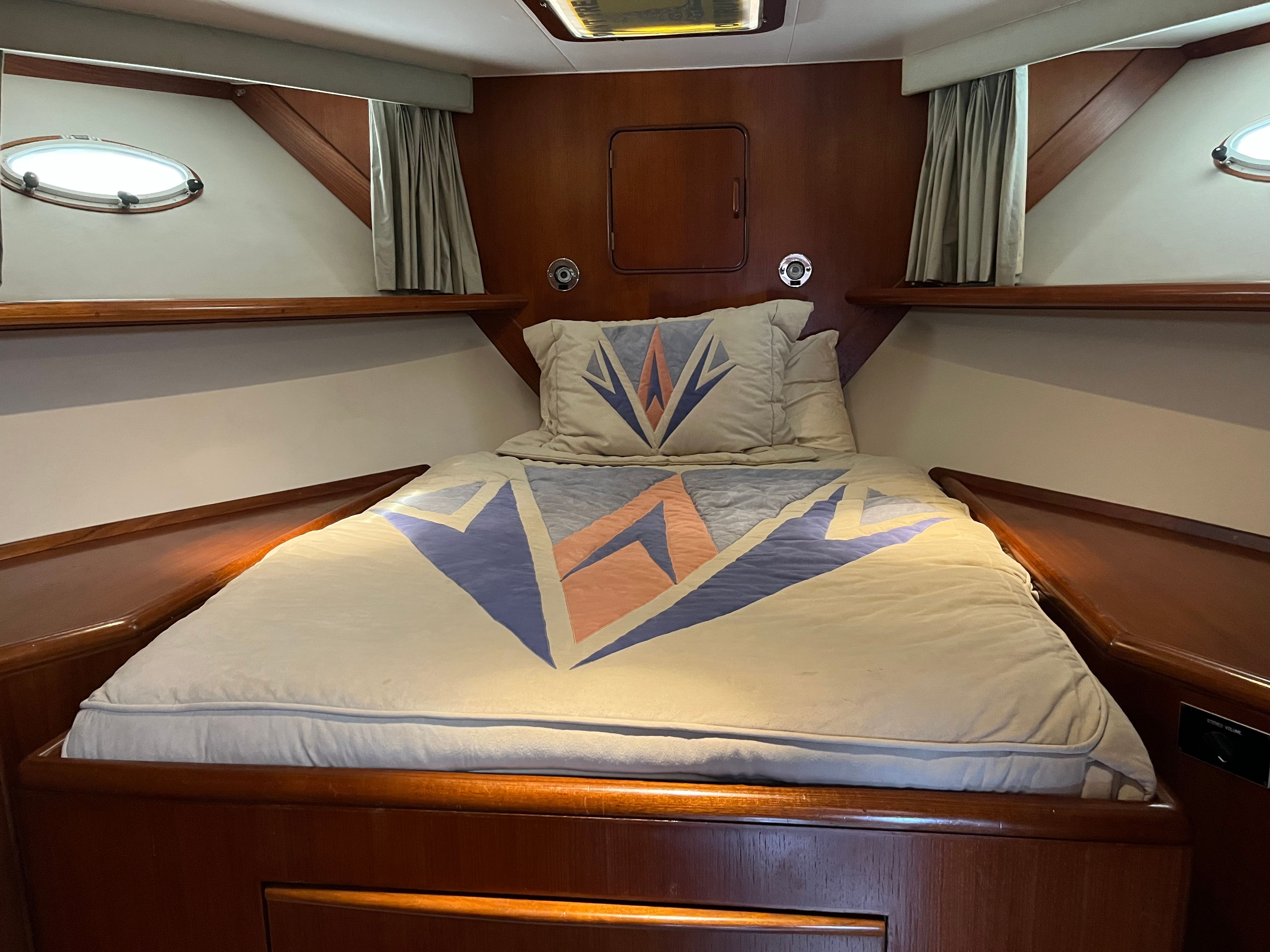 1994 Viking Motor Yacht - 21