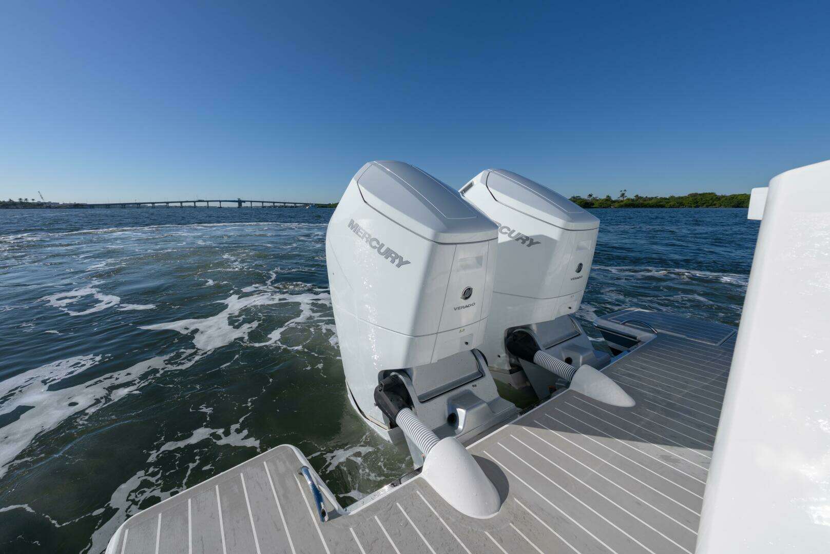 2025 Tiara Yachts 43 LE - Image 8