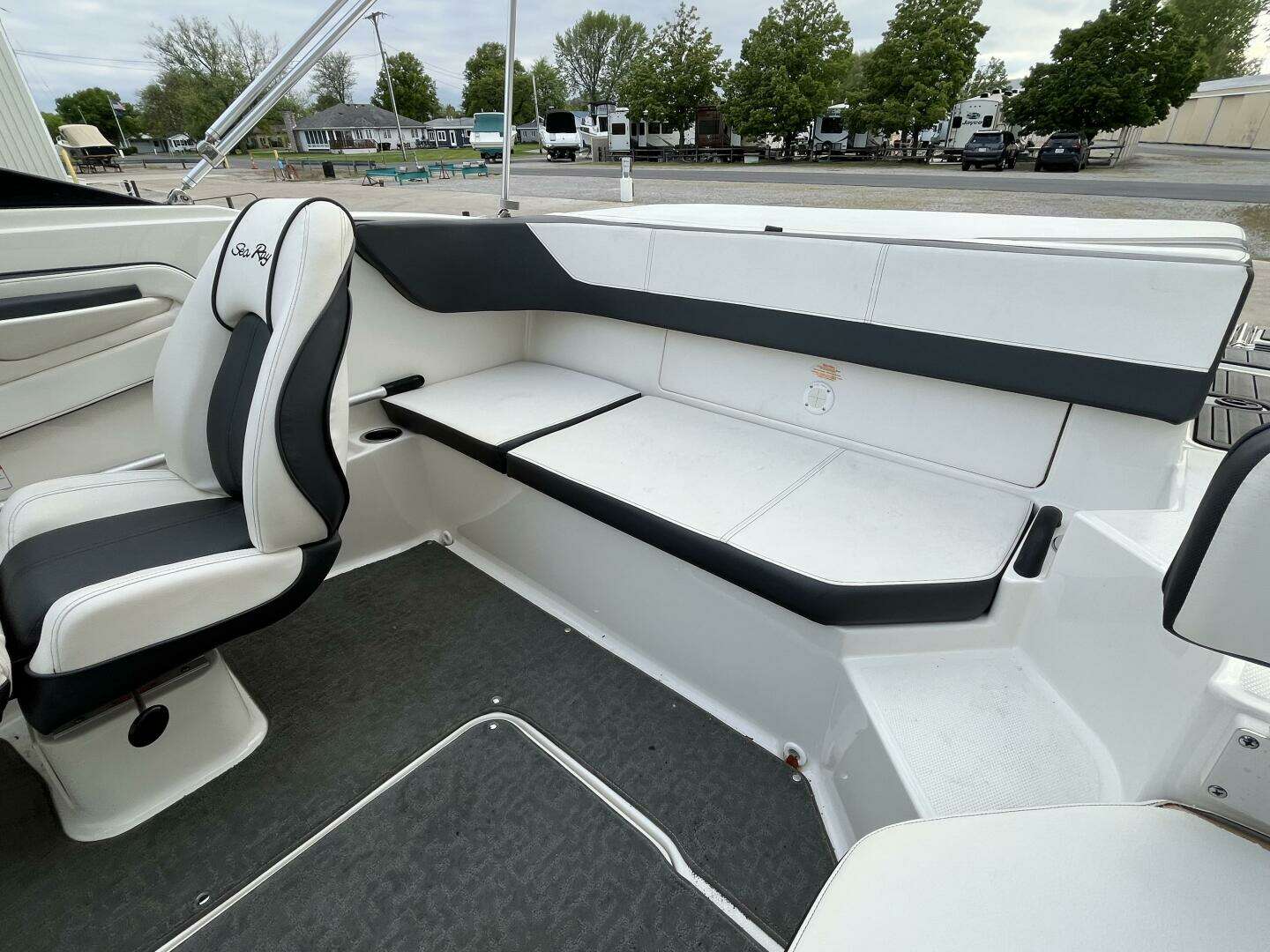 2015 Sea Ray 19 SPX - Image 12