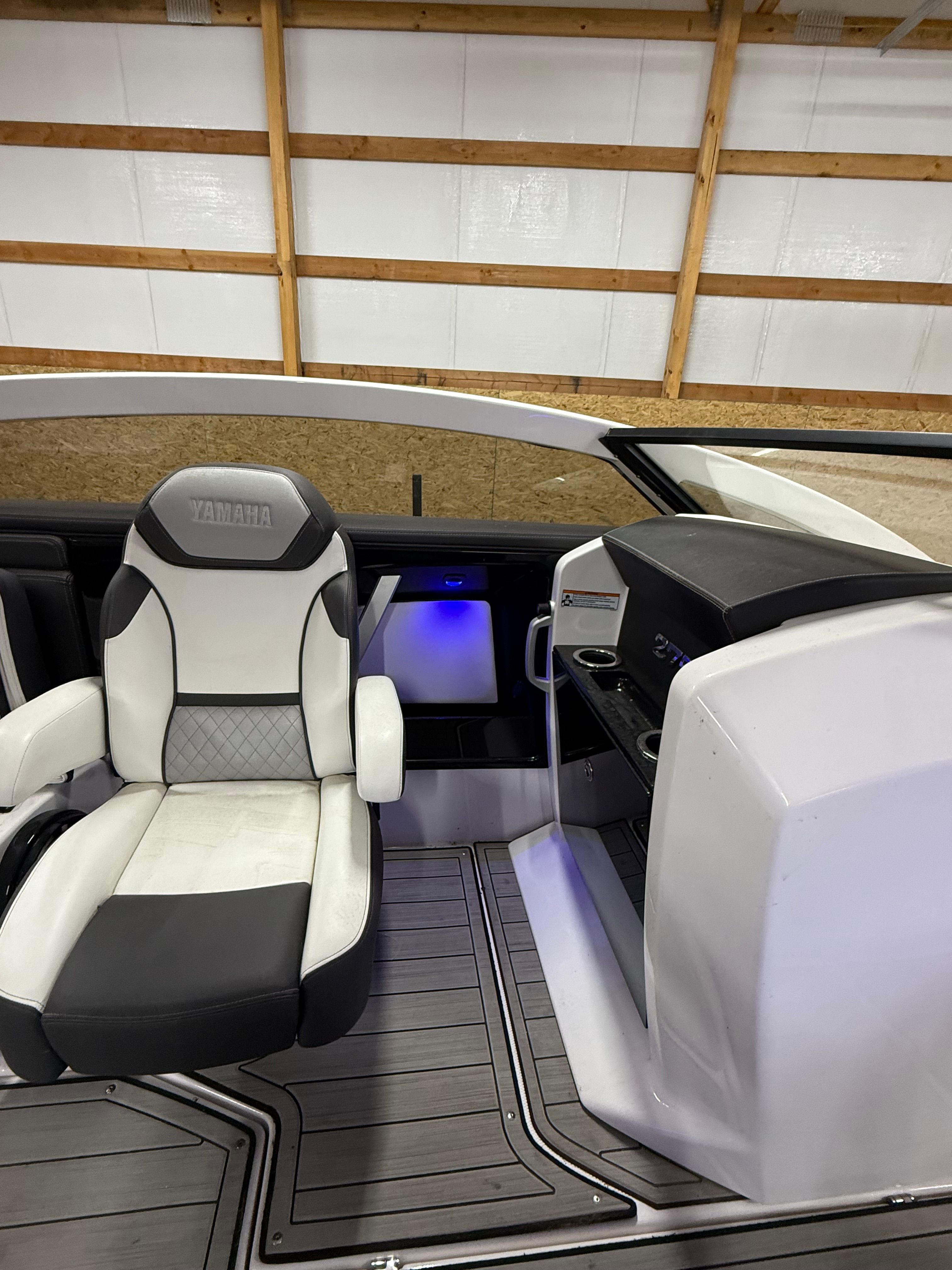 2021 Yamaha Boats 275SD - 22