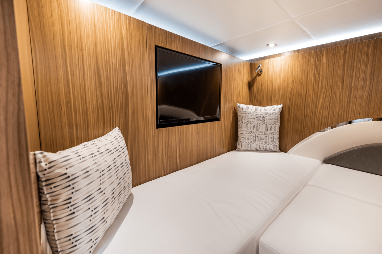 2025 Cruisers Yachts 50 GLS - Image 52