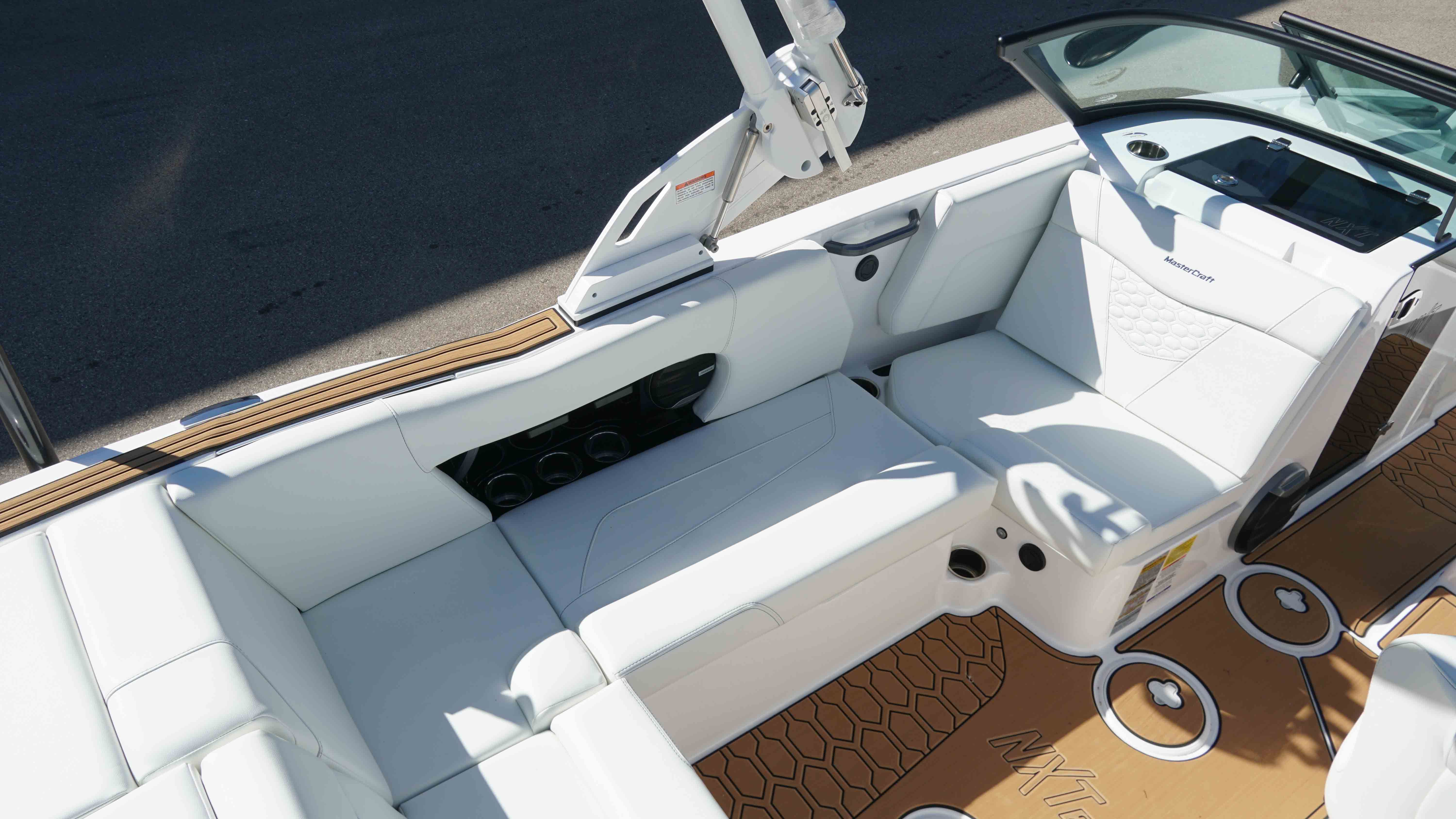 2026 MasterCraft NXT20 - 14