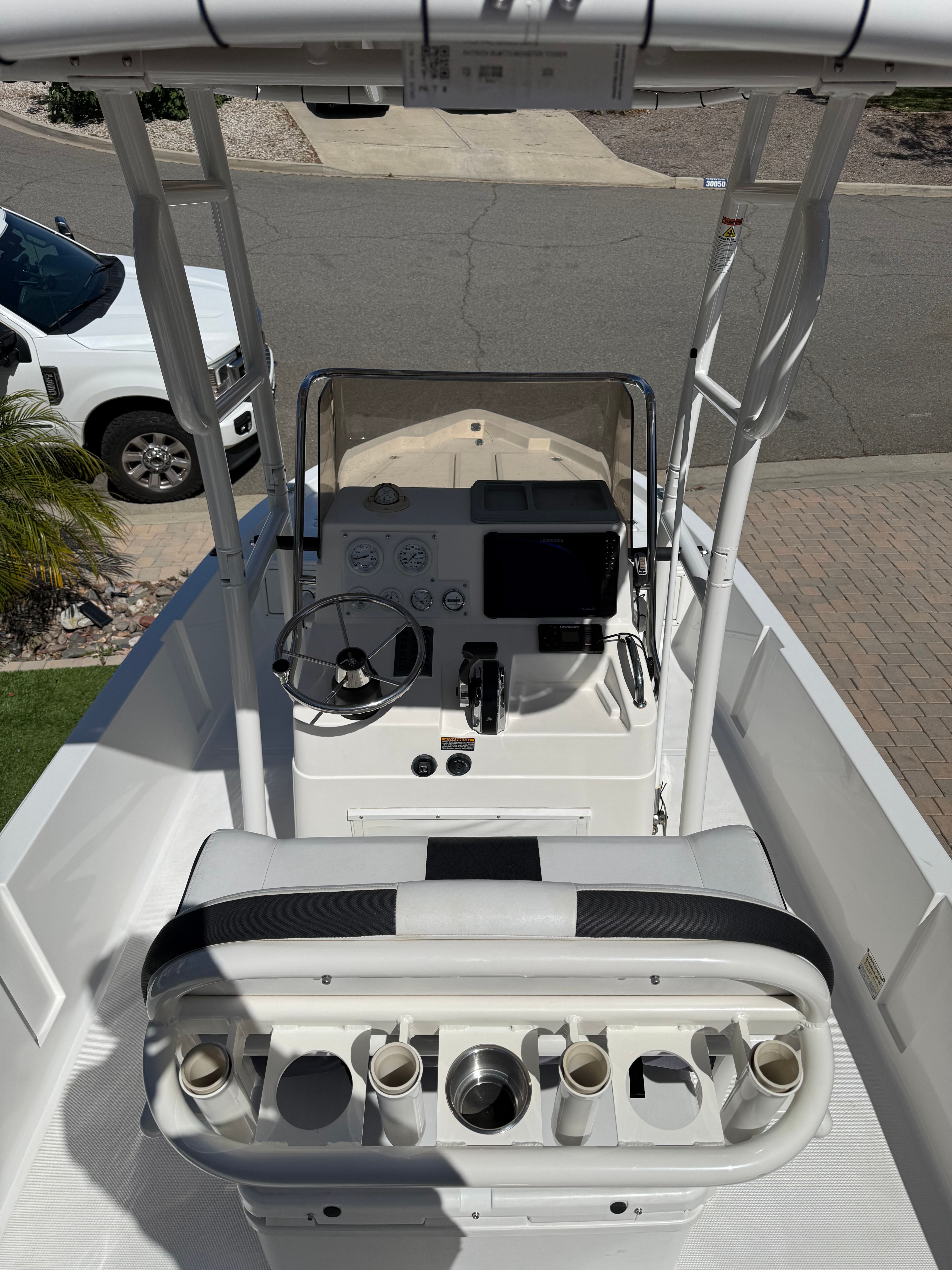 Interior view of a 1998 Robalo 2100 Bay Hunter boat.