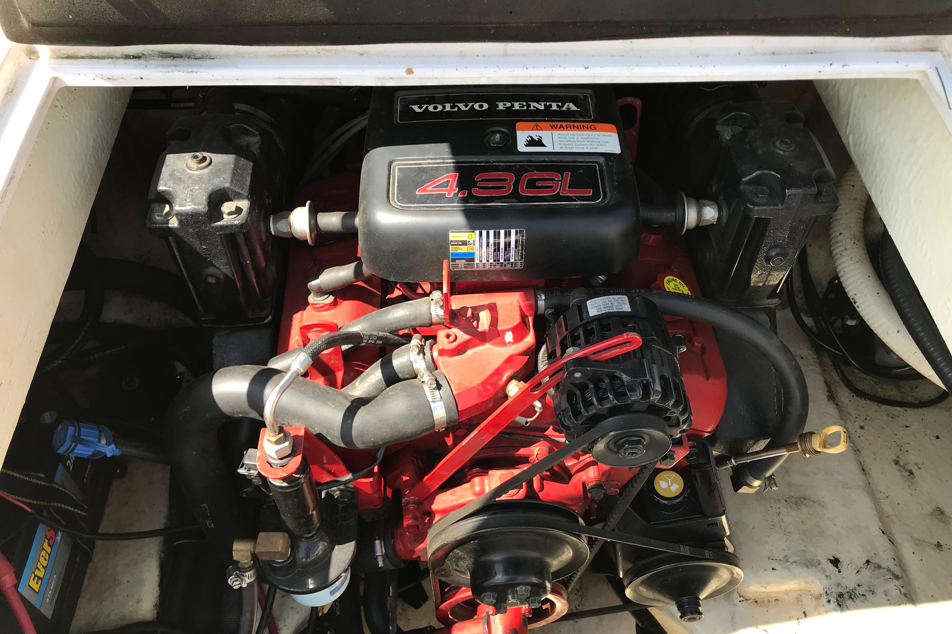 Volvo Penta 4.3GL engine in 2005 Four Winns 180 Horizon FS boat.