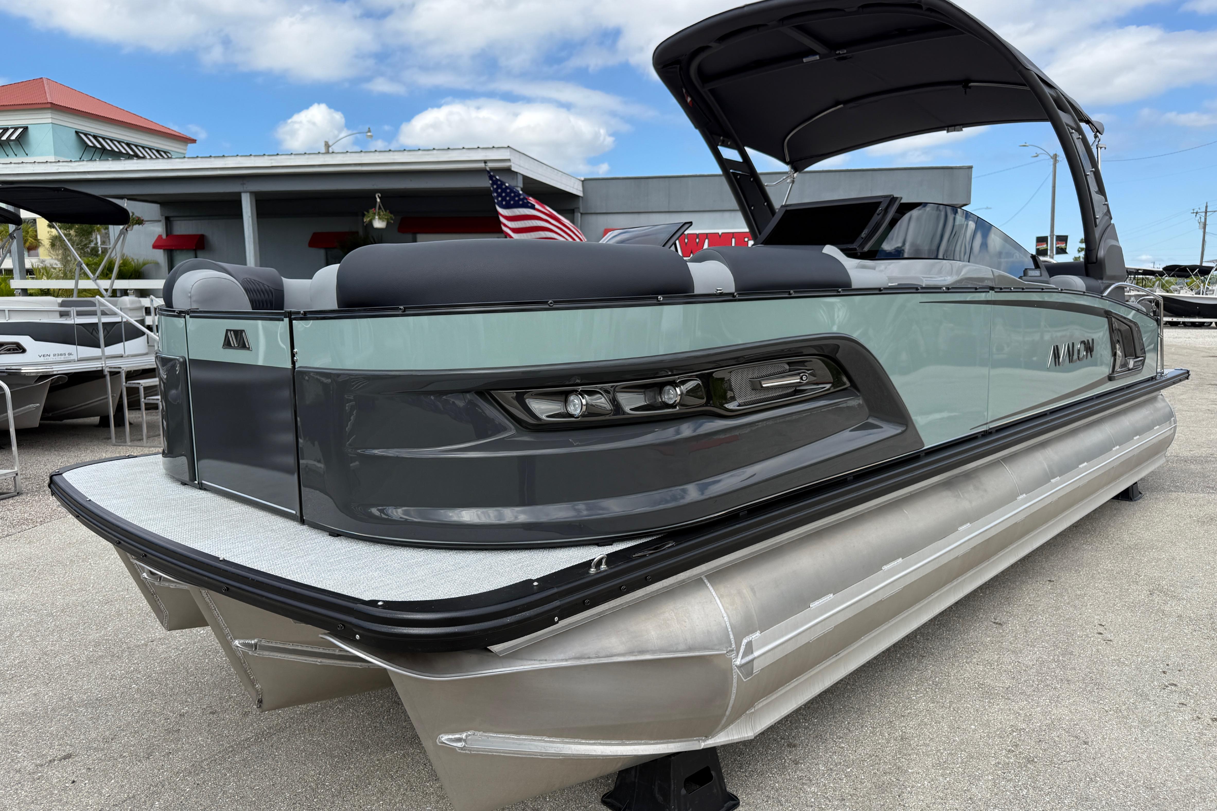 2026 Avalon 2585 Excalibur LTD,Quad Lounger, Windshield, Tri Toon, High Performance, Mercury 400hp V-10 Verado