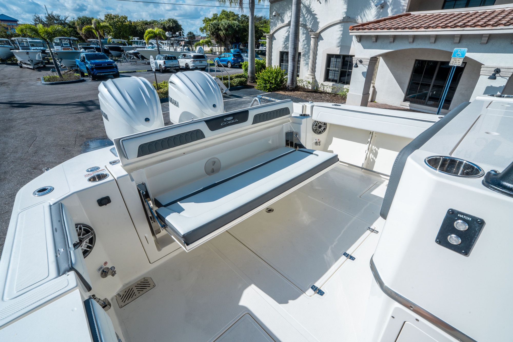 2026 Cobia 305 Center Console - 11