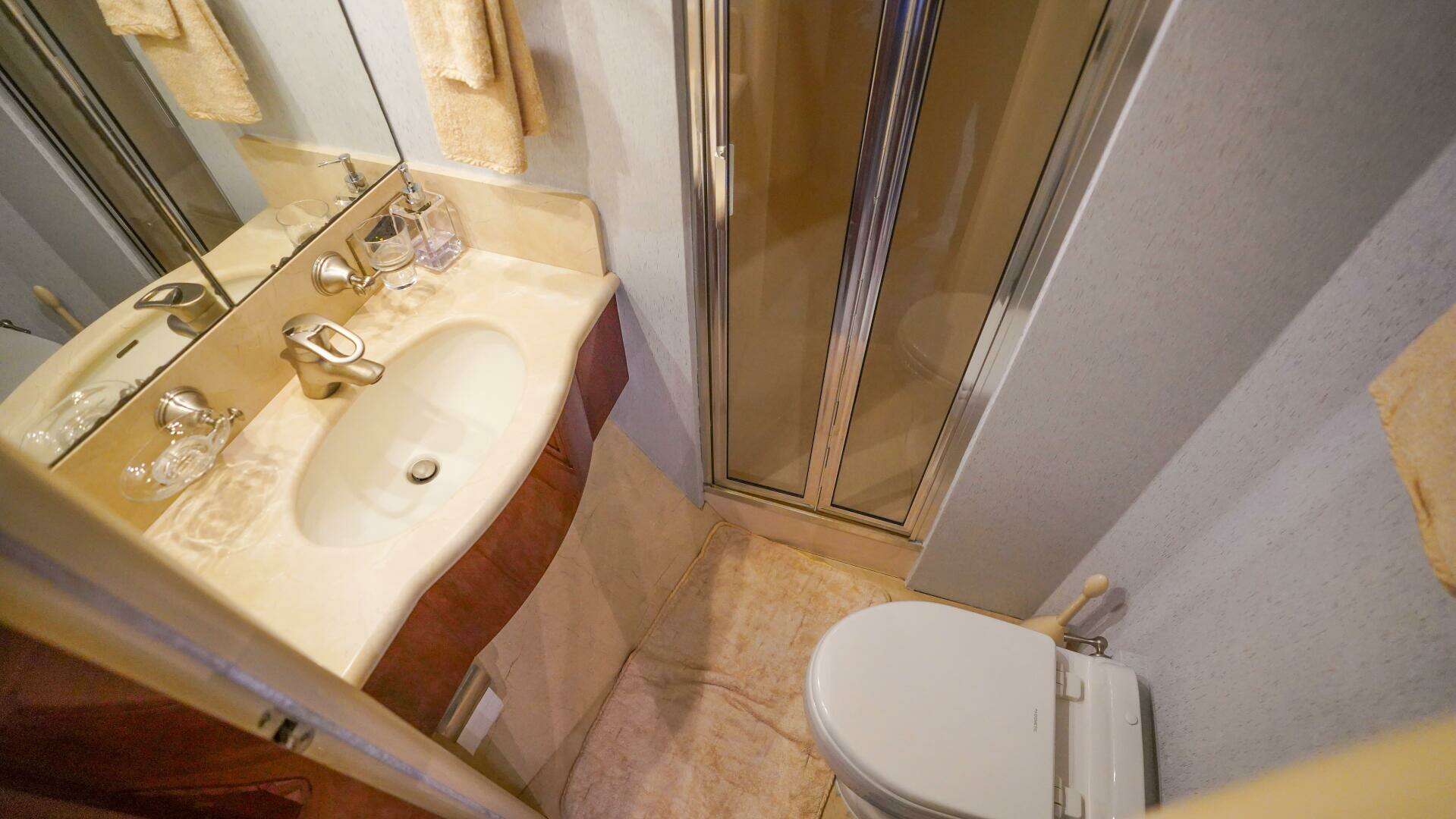 2004 Lazzara Yachts 80 SL - Image 57