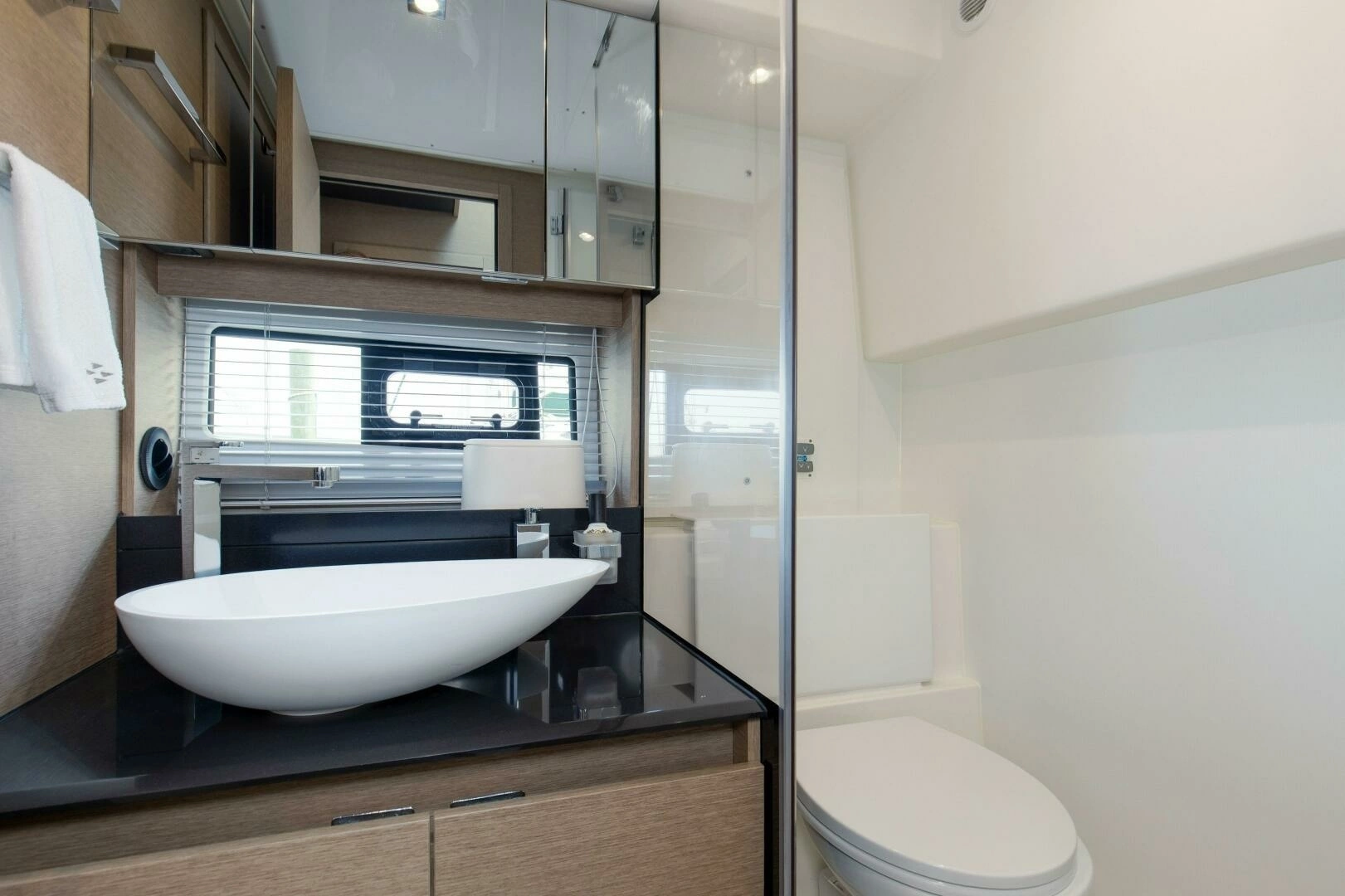 2023 Prestige 460 Flybridge - Image 10