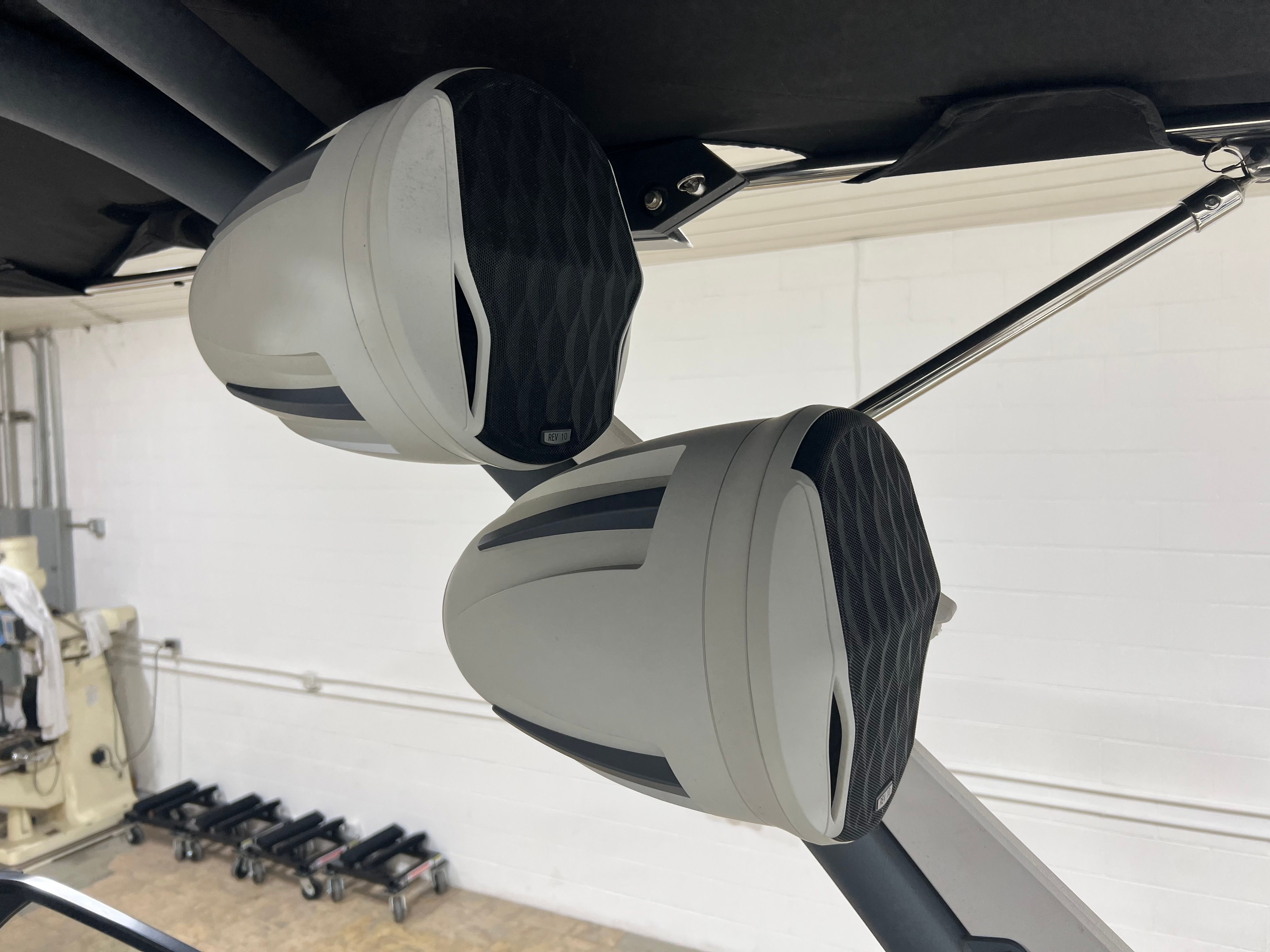 2023 MALIBU 25 LSV - Image 29