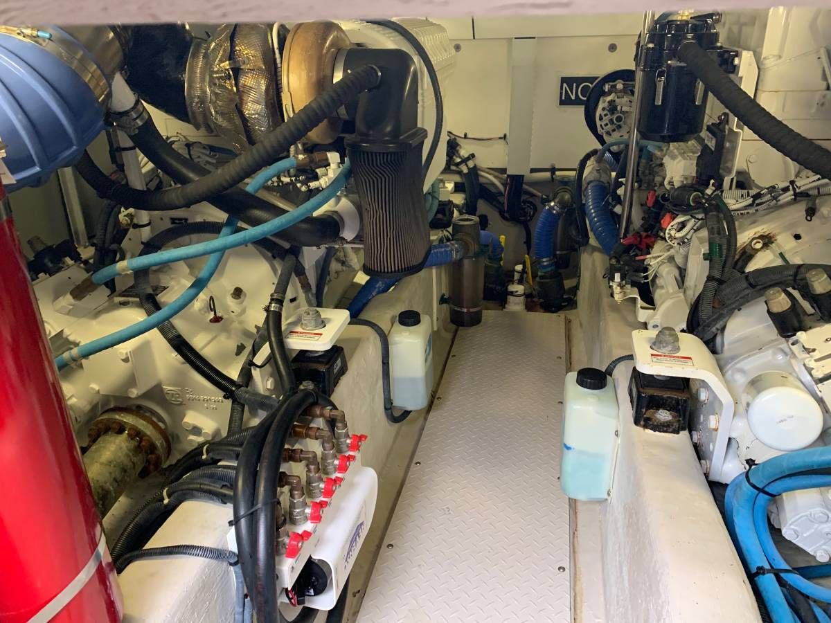 2007 Sea Ray 52 Sedan Bridge - 24