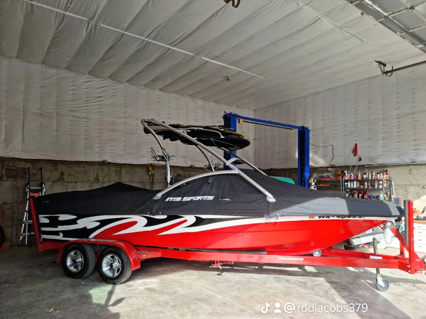 2006 MB PIGPR boat in garage on trailer
