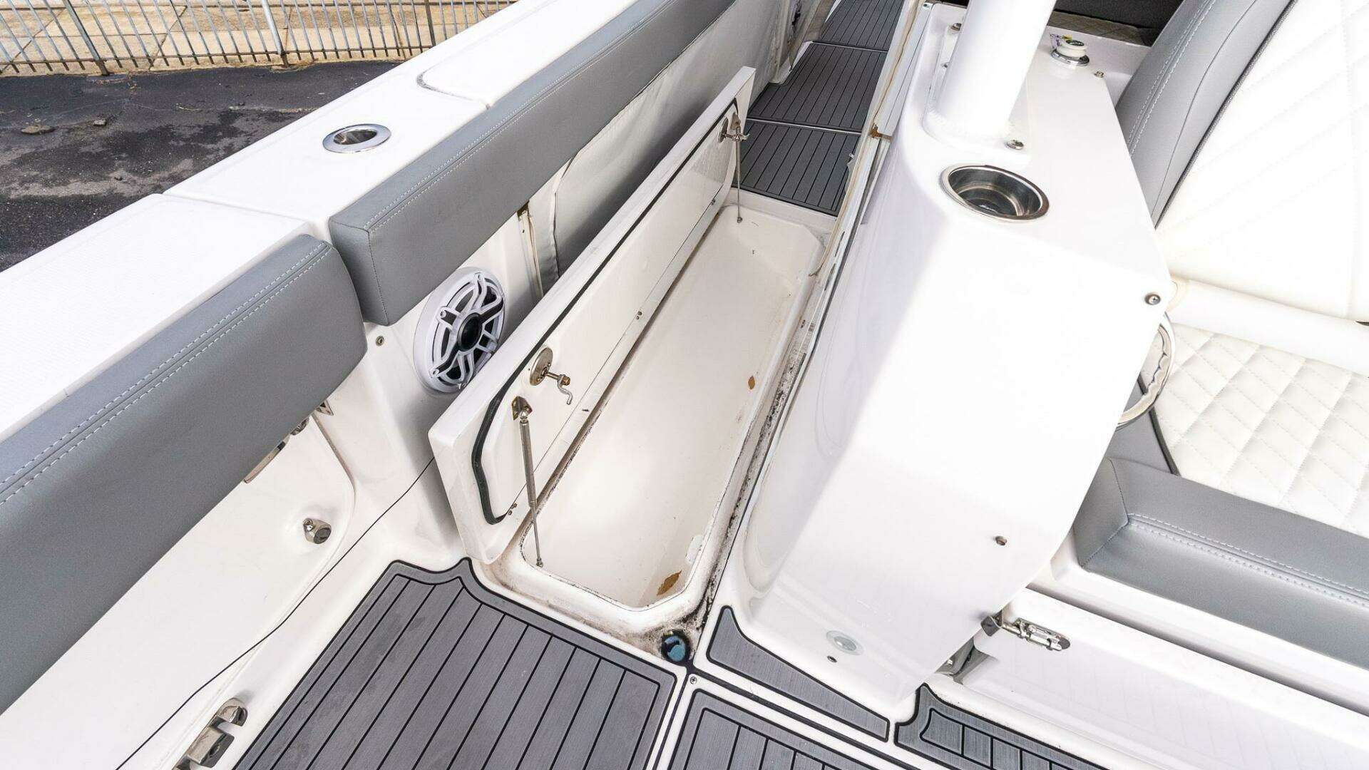 2023 Everglades 455 Center Console - Image 35