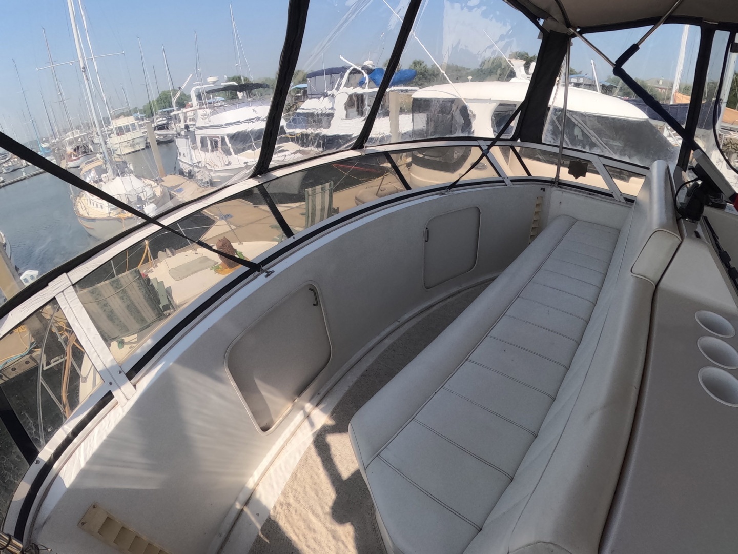 2000 Carver 406 Motor Yacht - Image 27