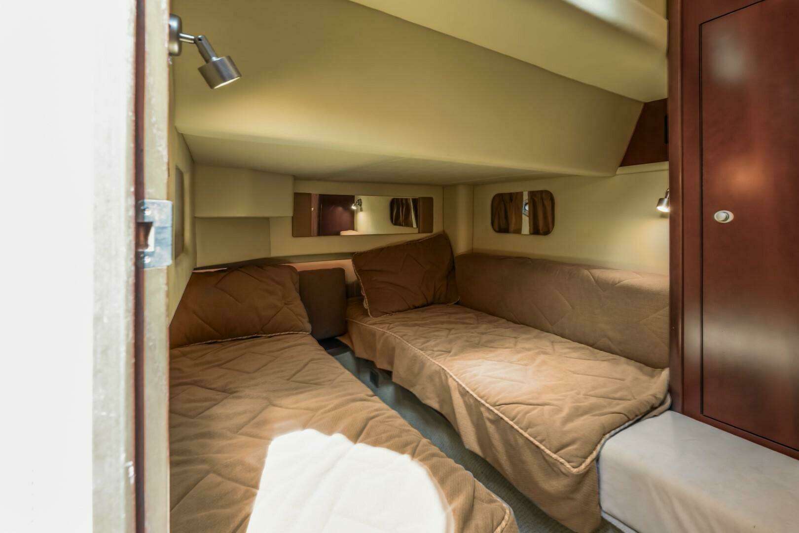 2005 Sea Ray 420 Sedan Bridge - Image 24