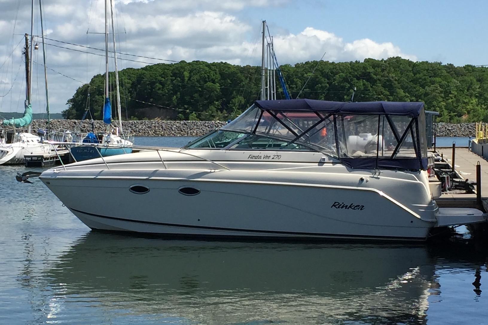 2003 Rinker Fiesta Vee 270
