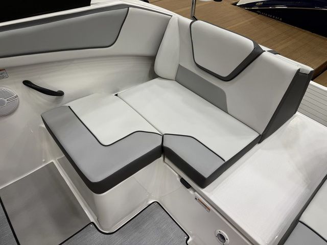 2026 Yamaha Boats AR220 - 6