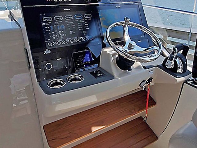 2026 Boston Whaler 405 Conquest - 6